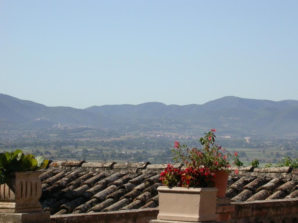 Agriturismo I Mandorli Треви Екстериор снимка