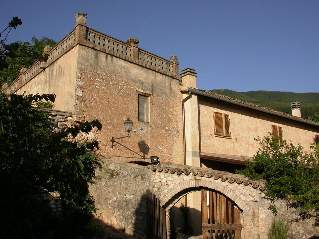 Agriturismo I Mandorli Треви Екстериор снимка